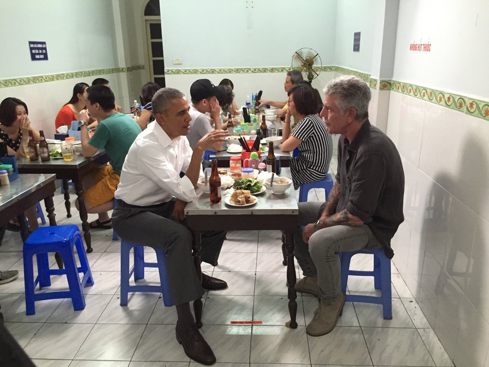 Anthony Bourdain with Barack Obama in Veitnam